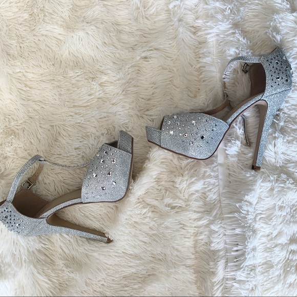 💥Heart in D heels - Picture 3 of 4